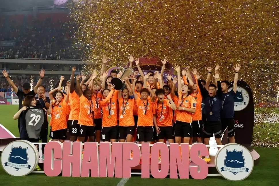 英雄联盟s15-赛地聚焦——意甲清晨热度飙升，武汉三镇复出首秀，气氛紧张，赛程密集仍需轮换的简单介绍